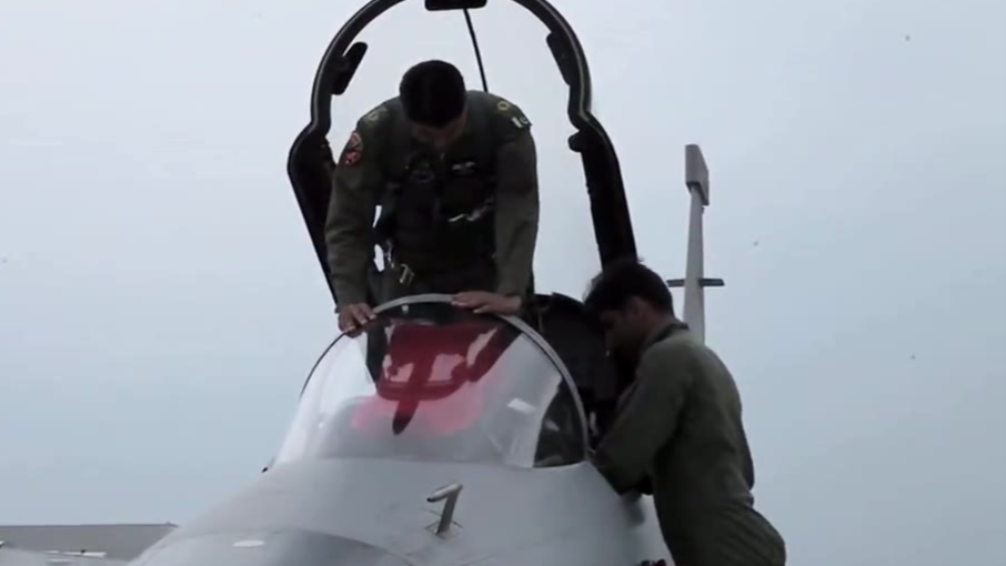 巴基斯坦空军JF-17“雷电”FC-1“枭龙” -涂装的战斗力.